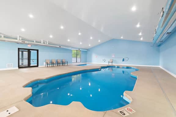 Lakefront Luxury 9BR Retreat—Pools & Hot Tub