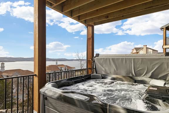 Lakefront Luxury 9BR Retreat—Pools & Hot Tub