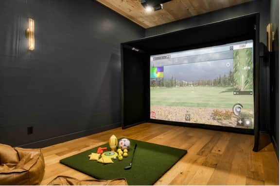 Luxury Cabin: Private Pool, Hot Tub & Game Room!