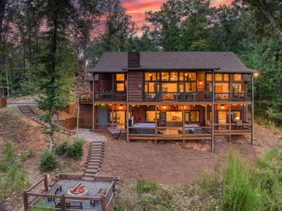 Mountainside Retreat w/ Hot Tub & Panoramic Views