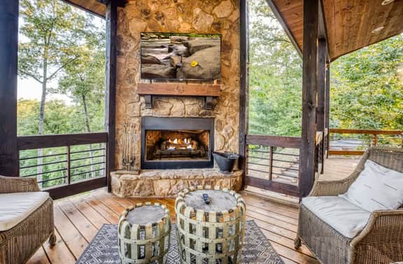 Mountainside Retreat w/ Hot Tub & Panoramic Views