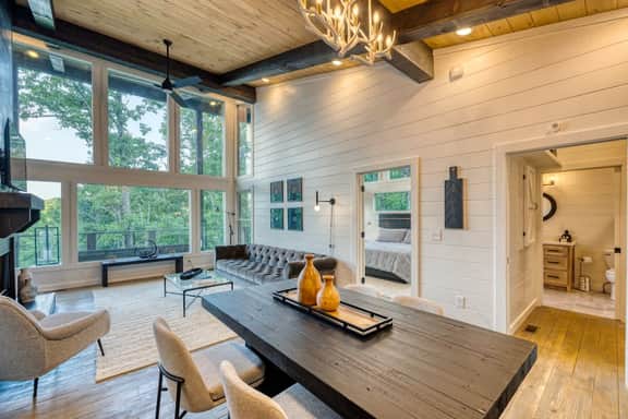 Relaxing Blue Ridge Cabin Retreat with Hot Tub and Mountain Views