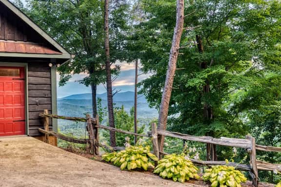 Mountain View Cabin w/ Hot Tub & Game Room