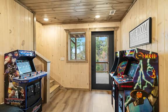 Hot Tub Lake View Family Getaway w/ Lake Access