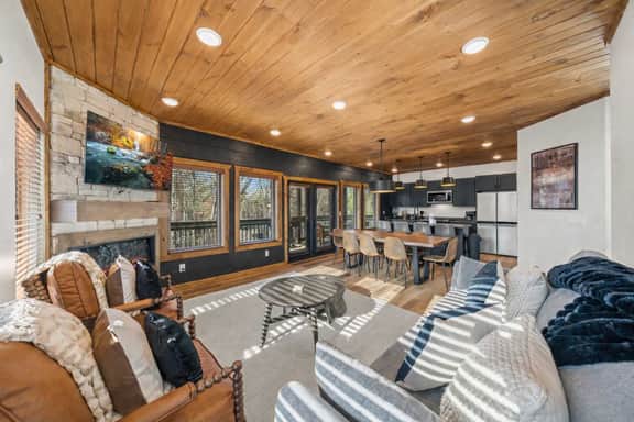 Parkway Pool Oasis | Pool & Hot Tub Game Room