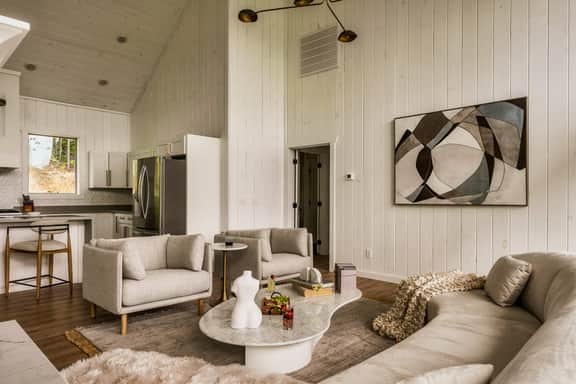 Luxe Home - Heated Pool, Hot Tub & Mountain Views!