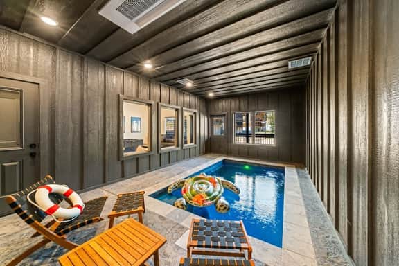 Indoor Pool & Hot Tub Cabin - Parkway Retreat