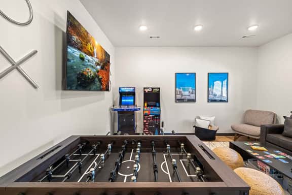 Indoor Pool & Hot Tub Cabin - Parkway Retreat