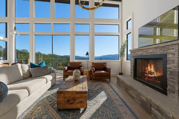 Secluded Cabin Getaway: Private Pool, Gym & Views