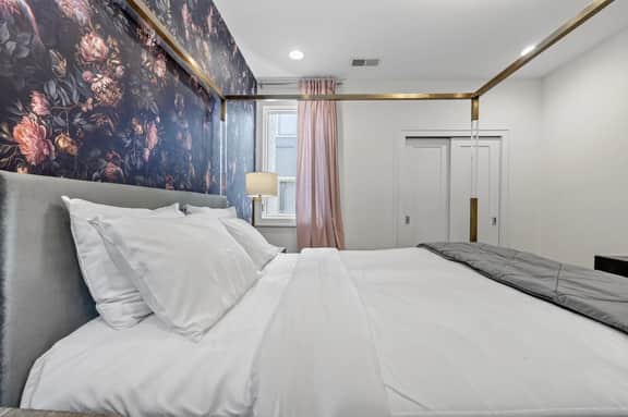 Stylish 4BR Gulch Condo w/ Private Rooftop