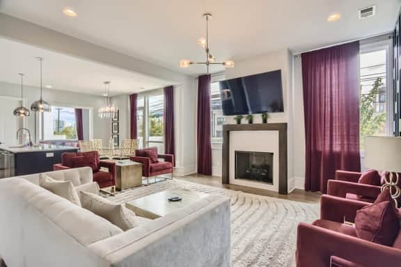 Luxury Gulch Condo • Rooftop & City Views Walkable