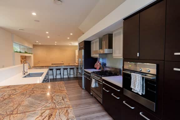4BR Rice Village w/Rooftop Deck & BBQ, Sleeps 12