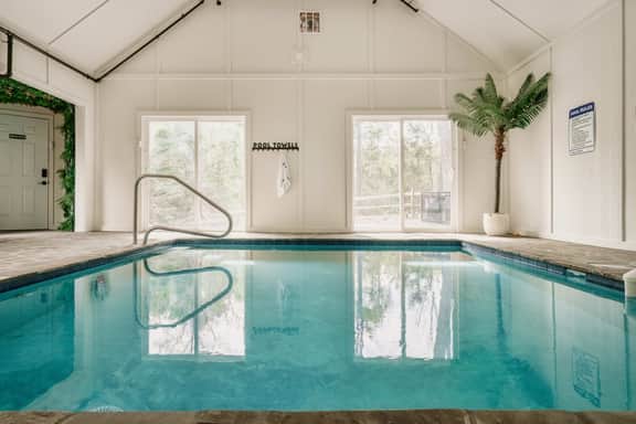Indoor Pool - Sleeps 26 - Hot Tub