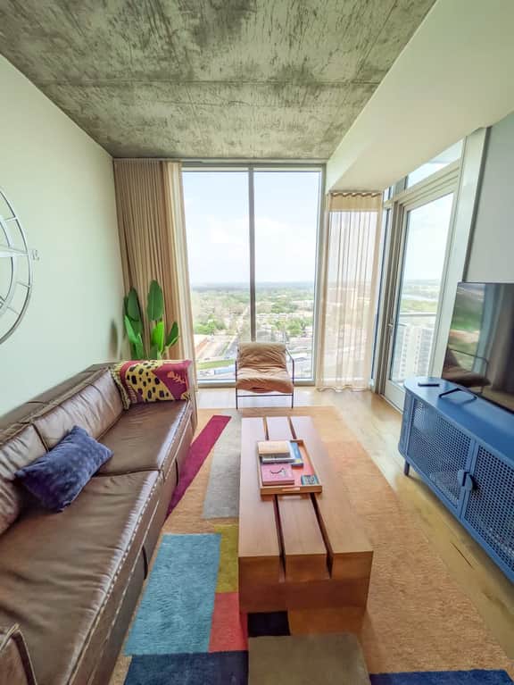 Rainey St Luxury Condo | Rooftop Pool & Gym