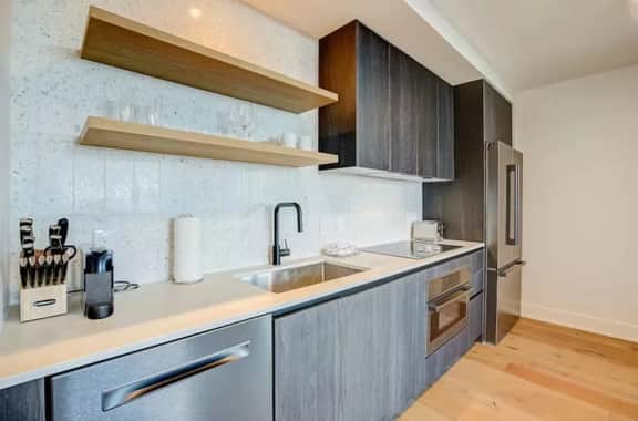 Luxury Rainey Condo • Pool & Gym • Walk to Bars
