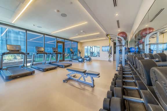 Rainey Luxe Condo w/ Rooftop Pool, Gym & Balcony
