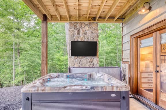 Turkey Ridge – Secluded Getaway: Hot Tub & Games