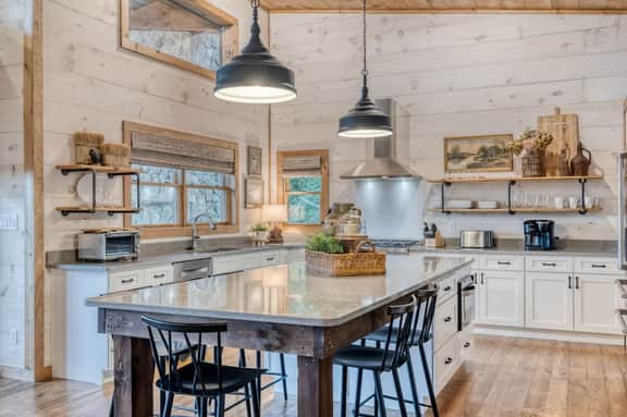 Turkey Ridge – Secluded Getaway: Hot Tub & Games