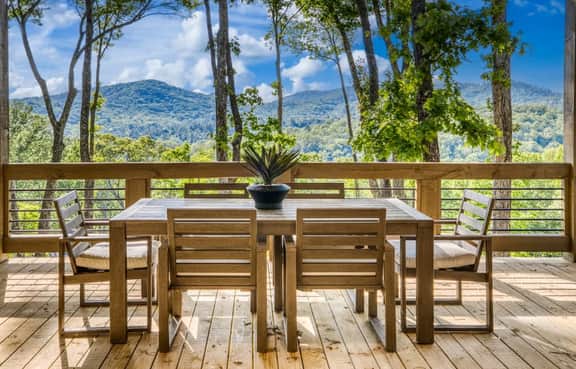 Blue Ridge Views, Hot Tub & Game Room Retreat