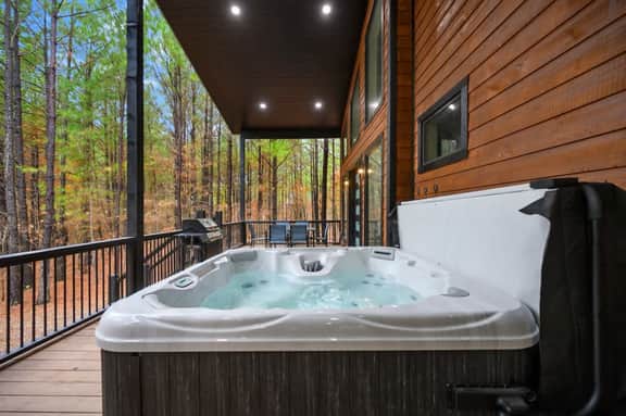 Broken Bow Cabin Getaway: Hot Tub, Fire Pit & EV - Image 3