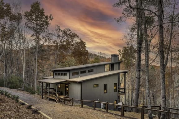 Modern Rustic Cabin | Sweeping Views & Hot Tub