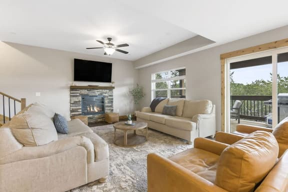 Luxury Lodge Near Lake • Hot Tub, Pools, Firepit & Games