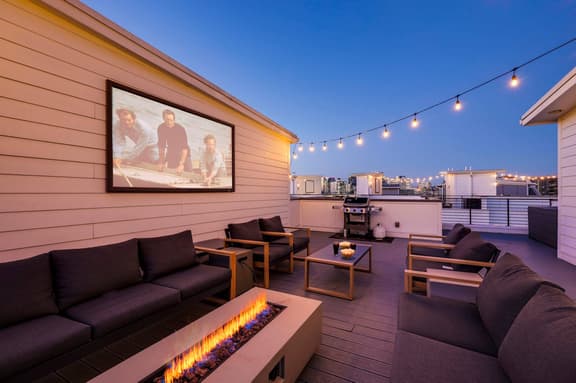 Gulch Walkable 3BR w/ Roof Deck & Skyline View