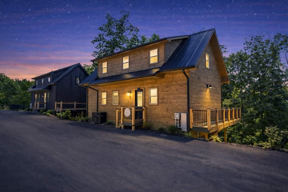 Charming Cabin | Hot Tub • Arcade • Fast WiFi