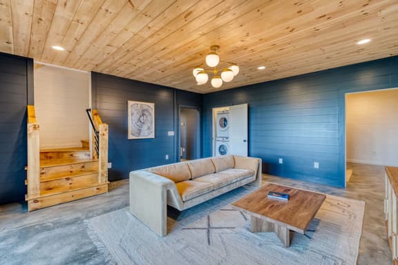 6 Bedroom Mountain Cabin w/ Hot Tub & Game Room