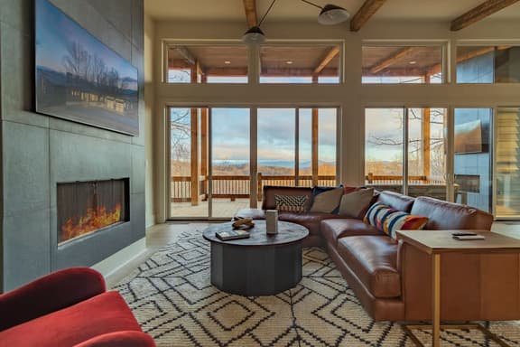 Mountain View Luxury Lodge | Hot Tub Retreat