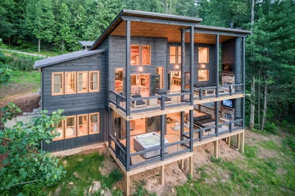 Modern Blue Ridge Cabin • Hot Tub & Ping Pong