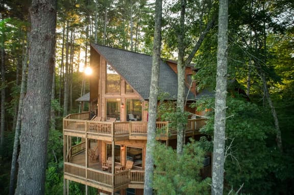 4BR Pineview | Hot Tub & Scenic Views | Arcade