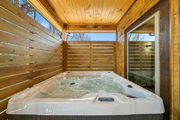 New Private Smokies Cabin • Hot Tub & Parking