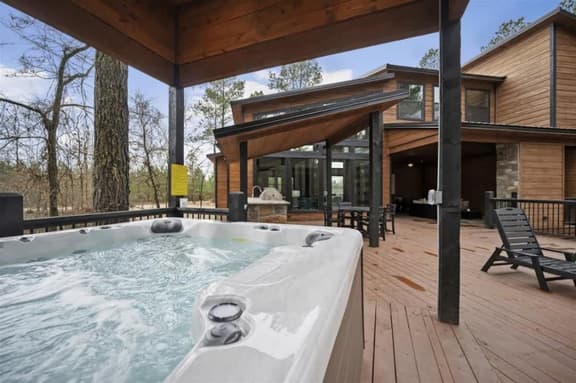 Spacious Broken Bow Cabin w/ Hot Tub & Game Room
