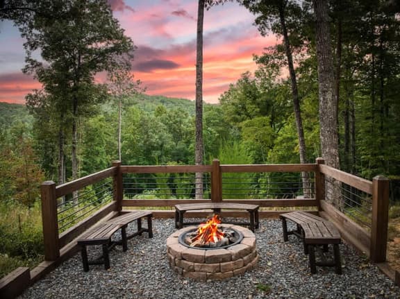 Mountainside Retreat w/ Hot Tub & Panoramic Views