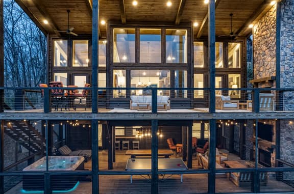 Luxury Mountaintop Cabin · Hot Tub & Ping Pong