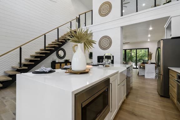 Modern Luxury Cabin - Private Fire Pit & Hot Tub
