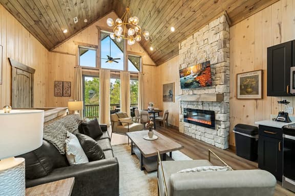Hot Tub Lake View Family Getaway w/ Lake Access