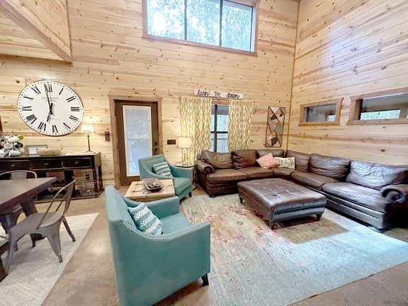 Luxury Rustic Cabin • Hot Tub & Spa • Fire Pit