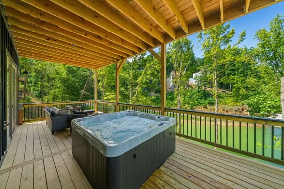 Luxury Lakefront Cabin • Hot Tub & Lake Access