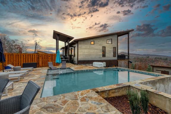 Luxury Blue Ridge Cabin • Pool, Hot Tub, Views
