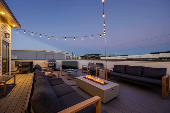 Stylish 4BR Gulch Condo w/ Private Rooftop