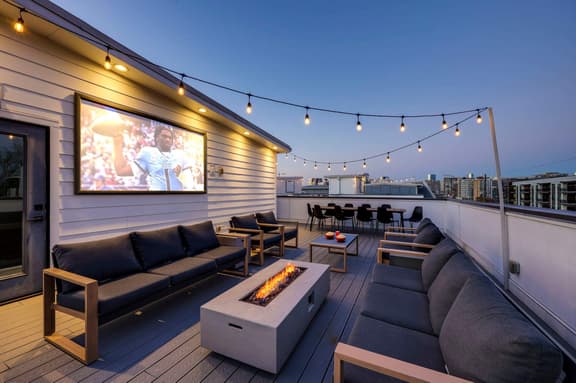 Luxury Gulch Condo • Rooftop & City Views Walkable