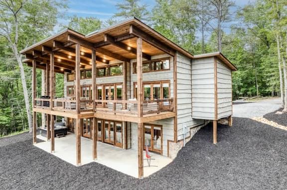 Turkey Ridge – Secluded Getaway: Hot Tub & Games