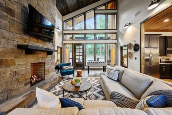 Luxury 4-BR Cabin | Hot Tub & Fire Pit | Near Town - Image 1