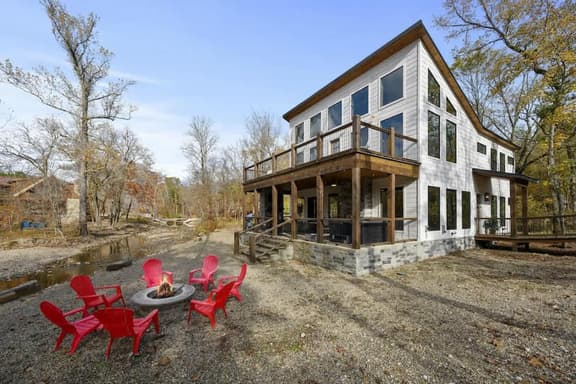 Luxury Cabin Getaway: Hot Tub, Game Room & Creek - Image 1