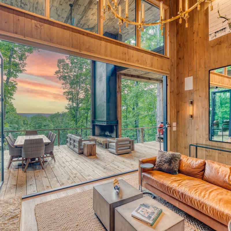 Luxury Modern Cabin • Hot Tub • Fireplace