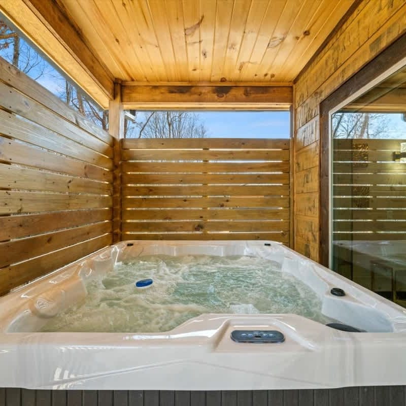Smokies Cabin Escape: Hot Tub, Fireplaces,