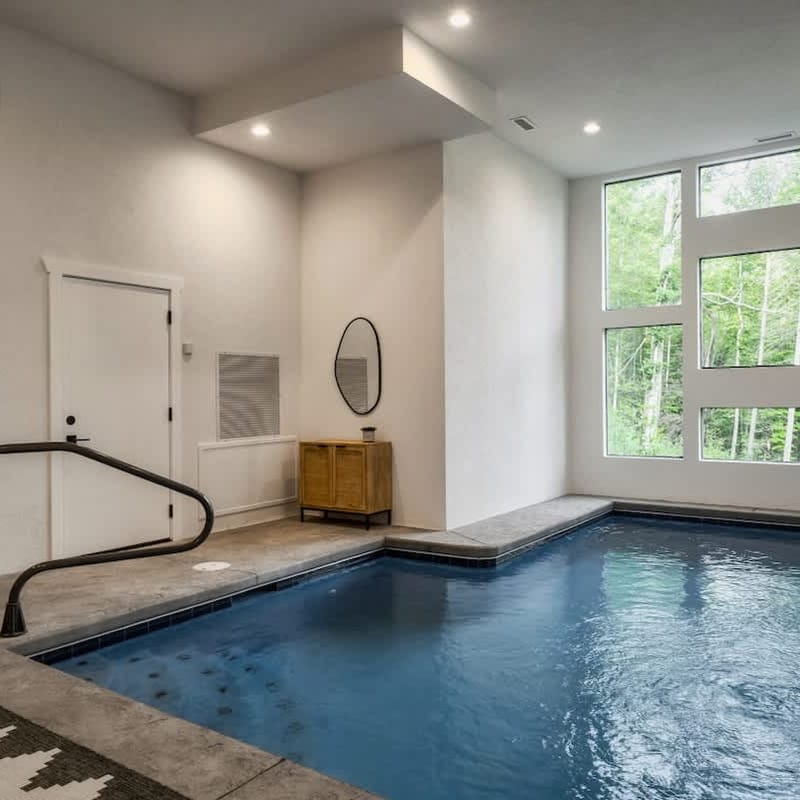 Luxury Cabin: Private Pool, Hot Tub & Game Room!