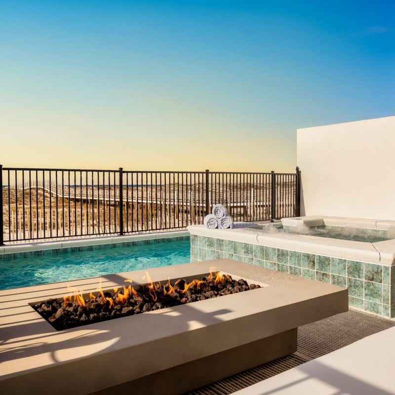 6BR Gulf-Front Luxury w/ Pool & Hot Tub